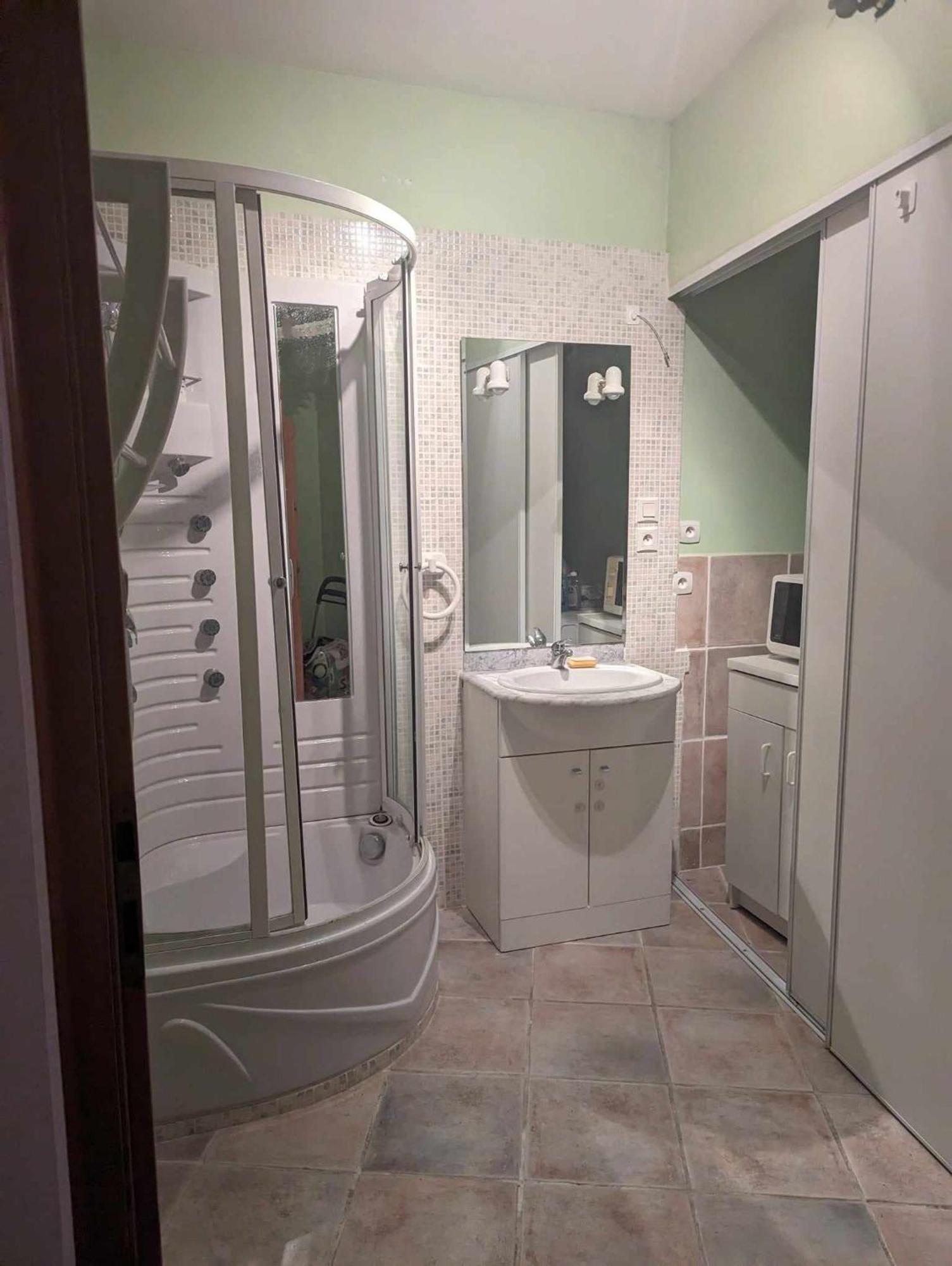 Chambre Climatisee Avec Espaces Privatifs Dont Salle De Bain Et Wc La Liviniere Bagian luar foto